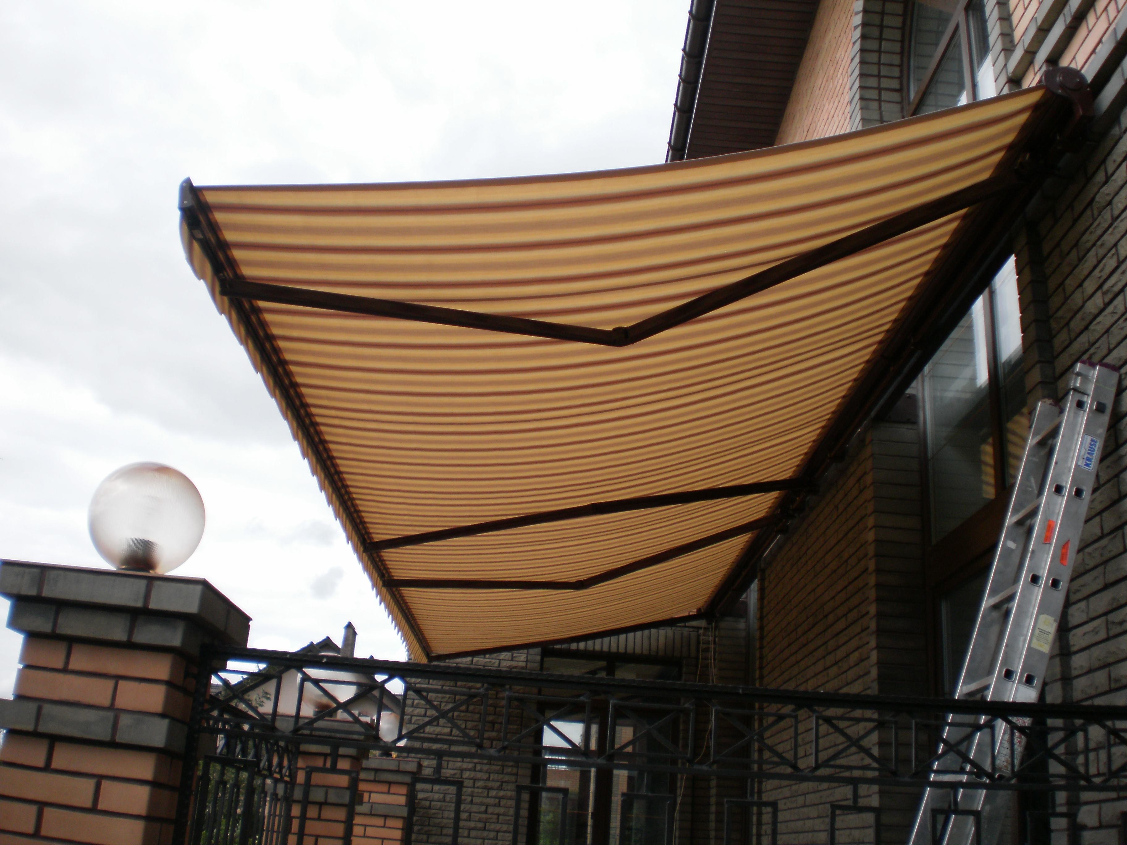 Toldo de brazo caído rayado