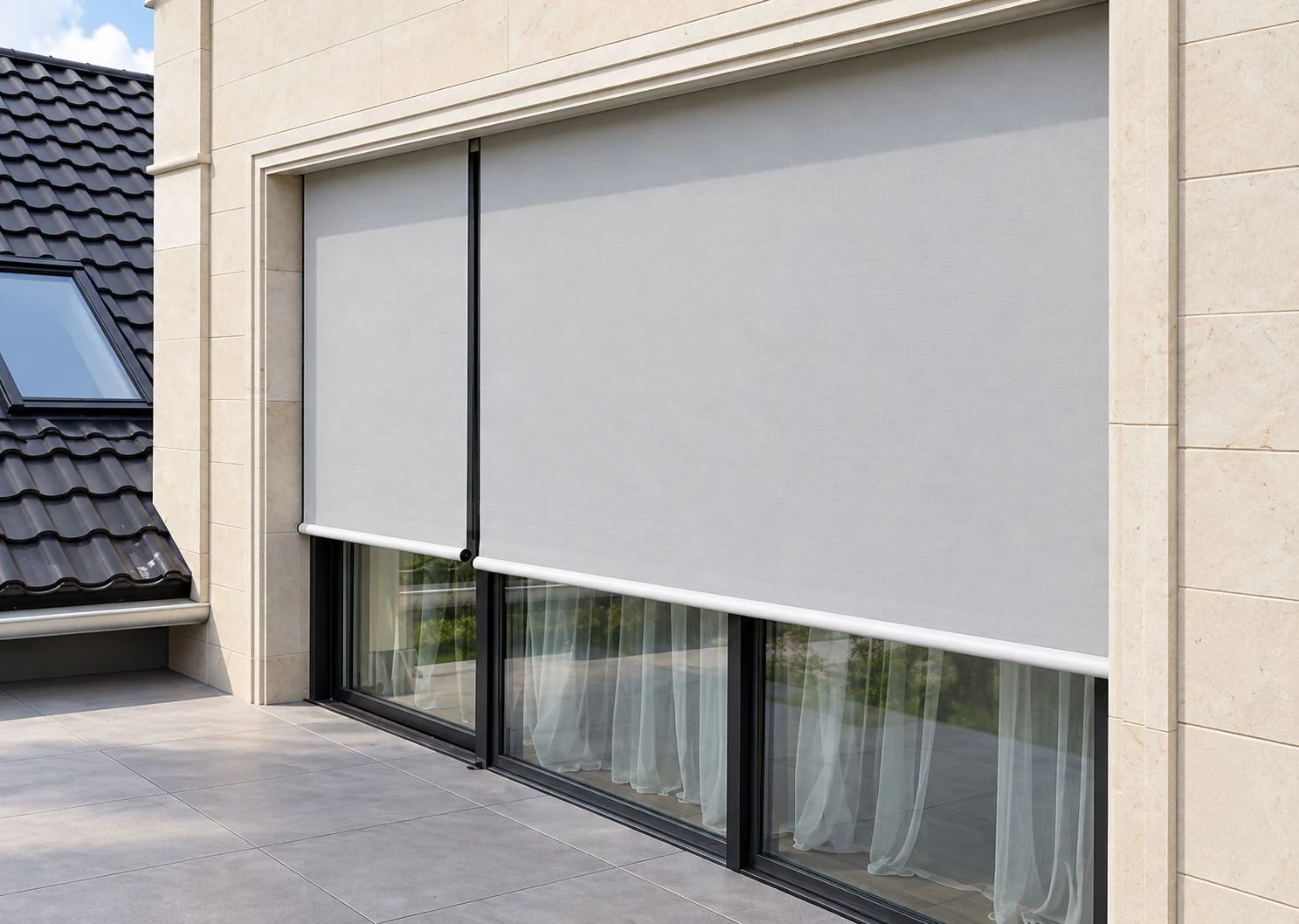 Reflexol en una fachada contemporánea